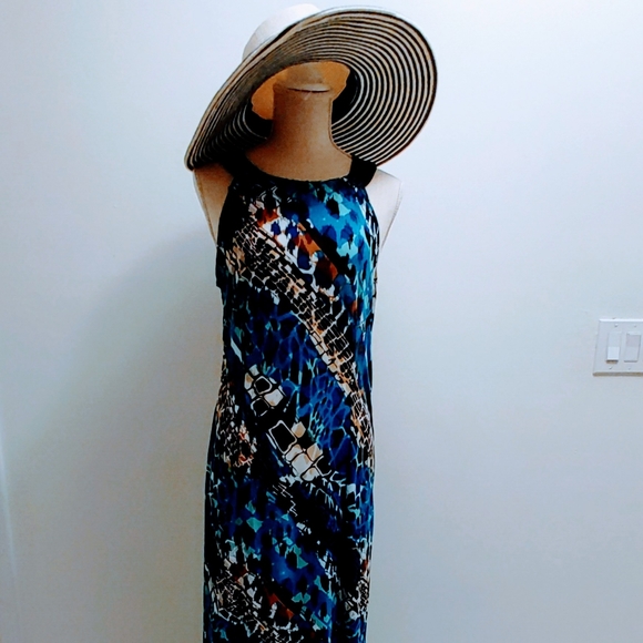 Beautiful Glamour Multicolor Maxi Dress. - Picture 3 of 8